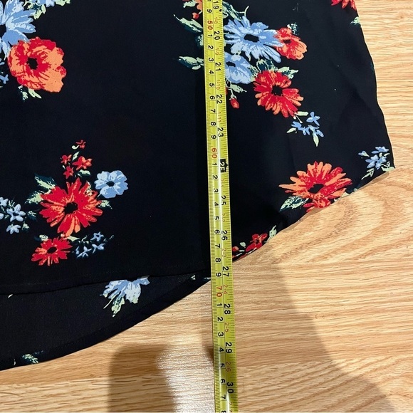 2/$25 Chelsea & Theodore Black Floral Business Casual Feminine Pretty Blouse L - Picture 11 of 12